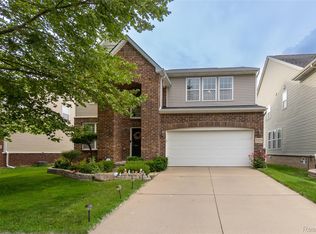 51224 Luke Ln, Novi, MI 48374