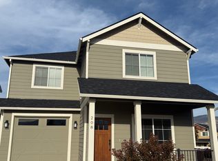 208 Wintersage Cir, Talent, OR 97540