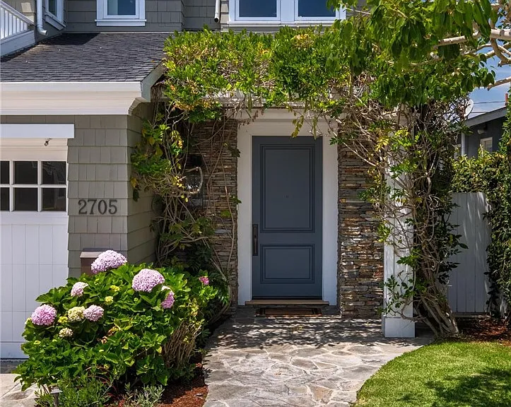 2705 Palm Ave — Photo 2