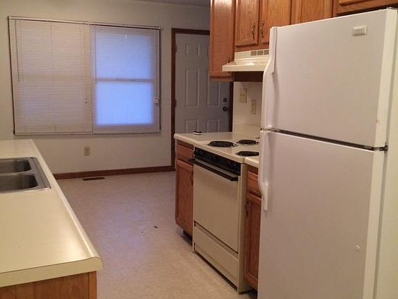 3rd image of 605 Pine Ln