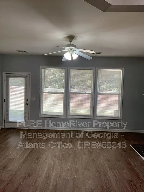 3 bed, 2.5 bath, 1981 sqft, $2,299 — Photo 4