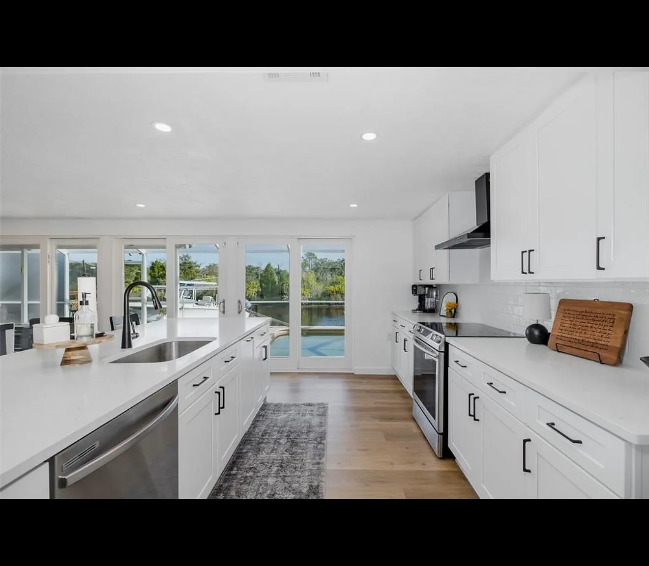 4 bed, 1761 sqft, $3,995 — Photo 3