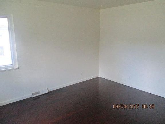 3rd image of 3965 Kingston St