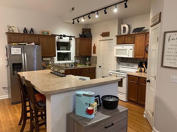 3rd image of 2807 Critz Ln