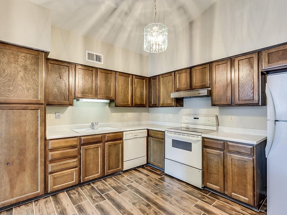 1st image of 555 N May St APT 28