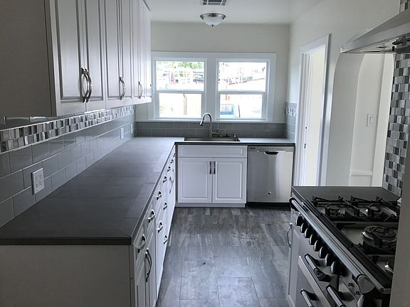 5th image of 3535 Hollydale Dr
