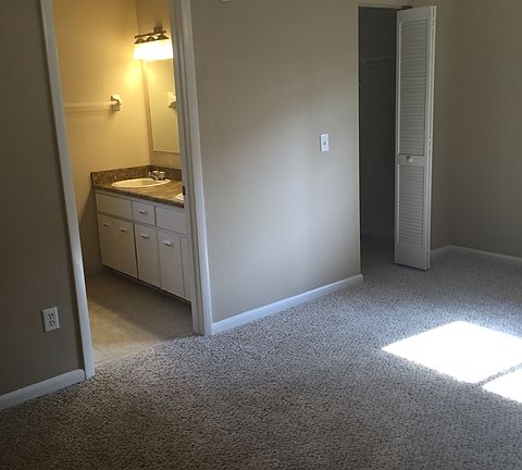 3rd image of 44 Bracken Ln