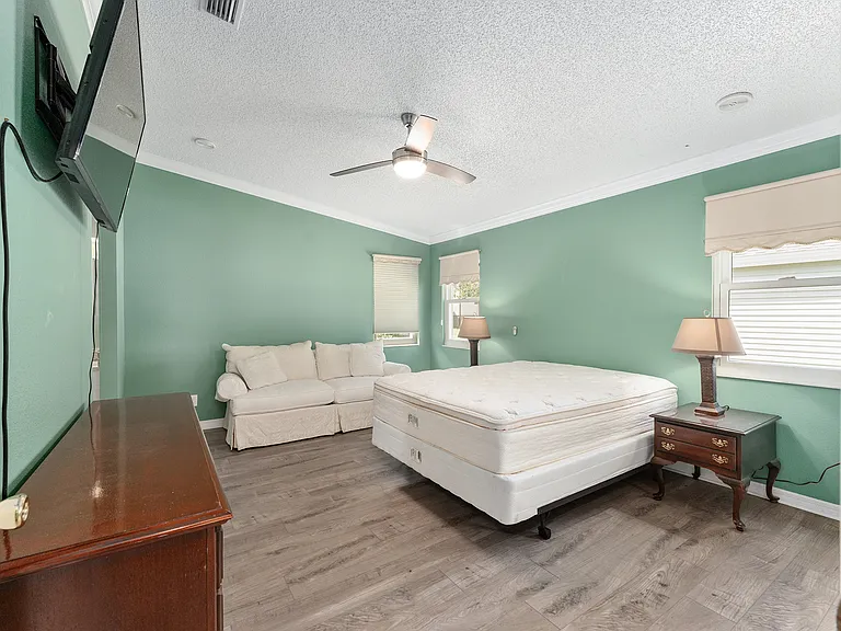 1401 W Schwartz Blvd — Photo 12