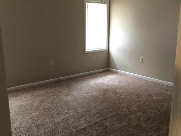 5th image of 133 Lakeside Dr