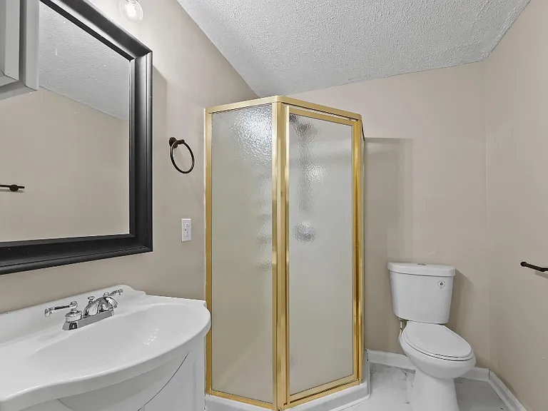 3163 Harvard St — Photo 24