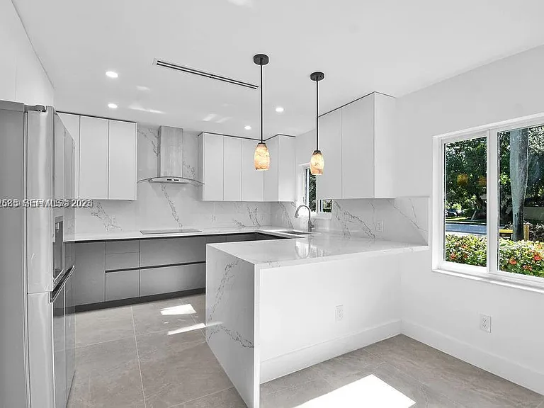 7902 SW 67th Ave — Photo 9