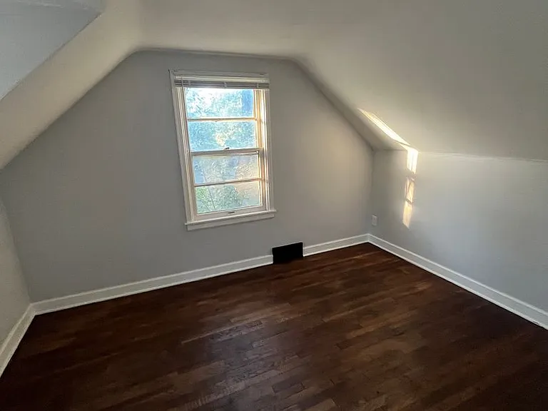 707 Royal Ave — Photo 9