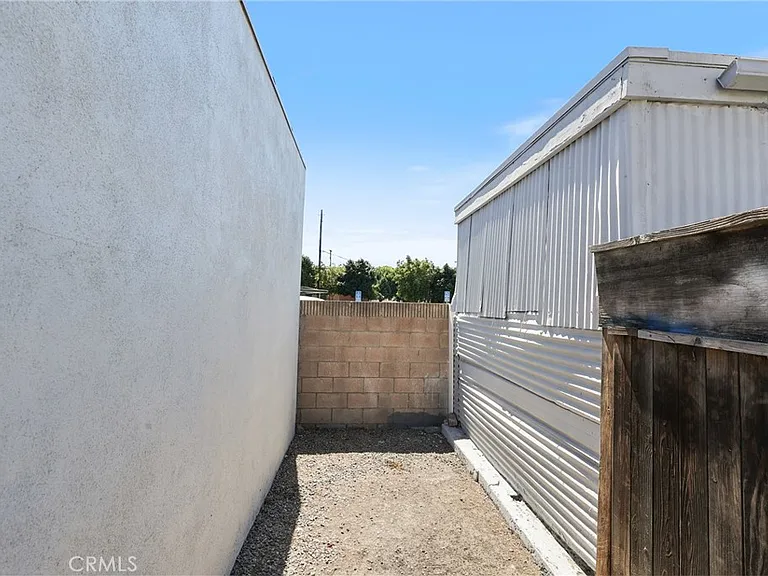 15329 S Paramount Blvd — Photo 33