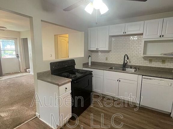 2nd image of 667 Thornton St