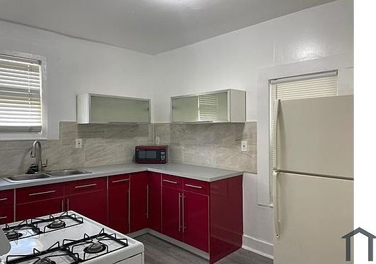 4th image of 817 4th St #1