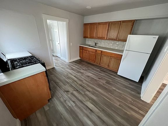 3rd image of 555 N Broadway APT 21