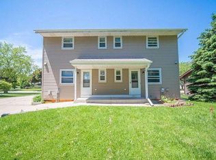 624 S Colonial Pkwy #624, Saukville, WI 53080