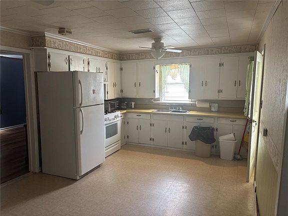 4th image of 124 Kastanek Rd
