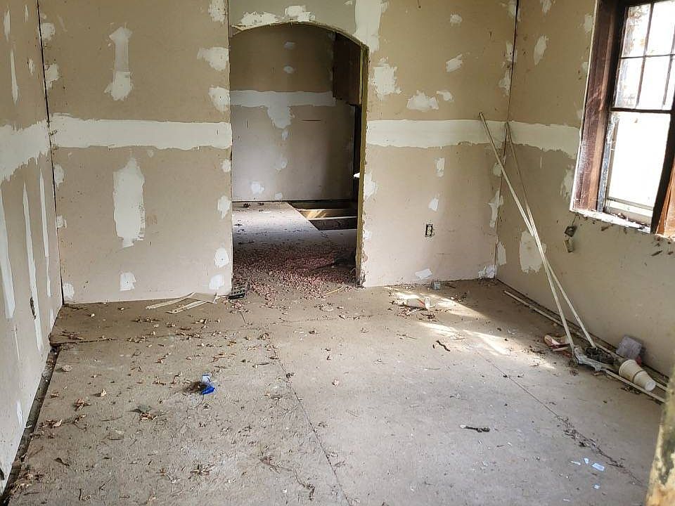 2nd image of 114 Middleton Ave