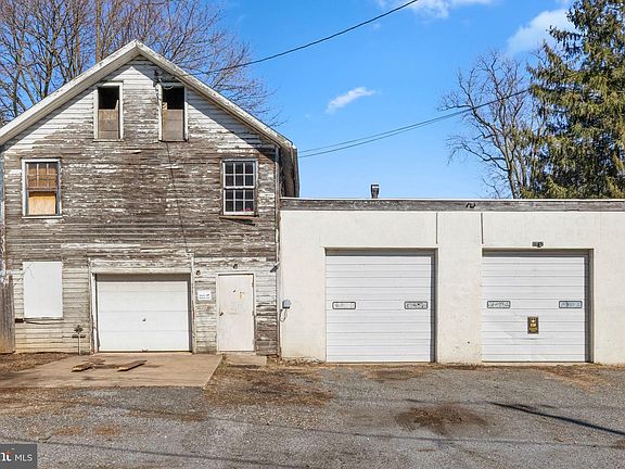 4th image of 203 Cochran St