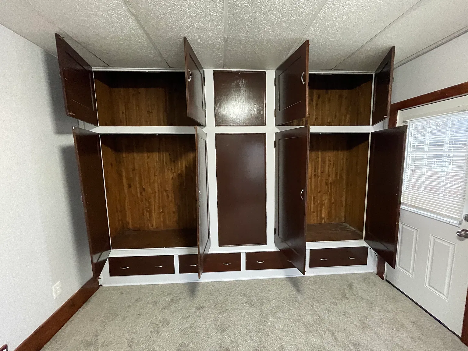Studio, 300 sqft, $750 — Photo 1
