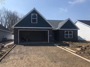 126 N Port Ln, Huron, OH 44839