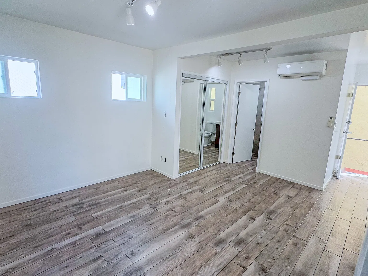 Studio, $2,100 — Photo 4