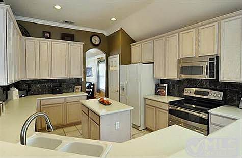 5th image of 3100 Great Southwest Dr