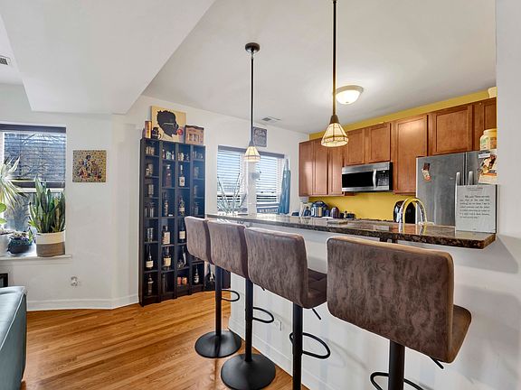 2nd image of 6204 N Claremont Ave APT 2