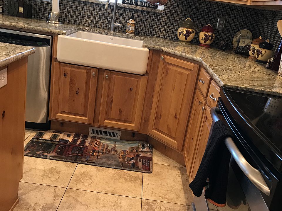 Kohler apron sink.