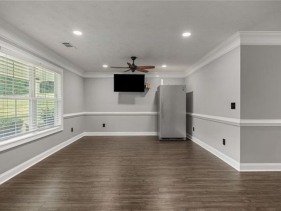 3rd image of 10332 Lee Road 240