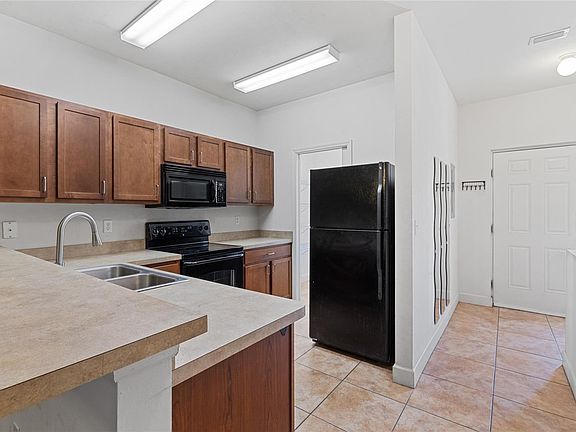 3rd image of 2951 SW 35th Pl APT 144