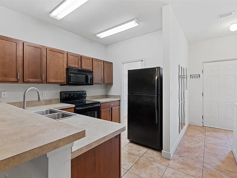 2951 SW 35th Pl #144 — Photo 3
