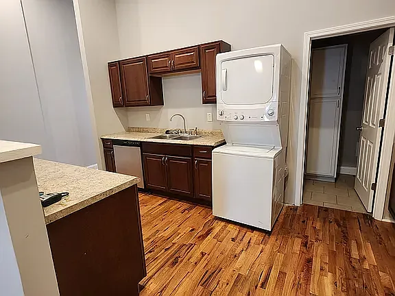 1 bed, 1000 sqft, $1,250 — Photo 2