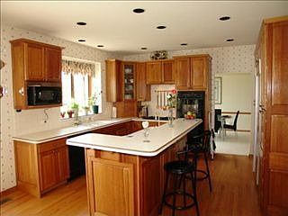 4th image of 901 King Edward Ave