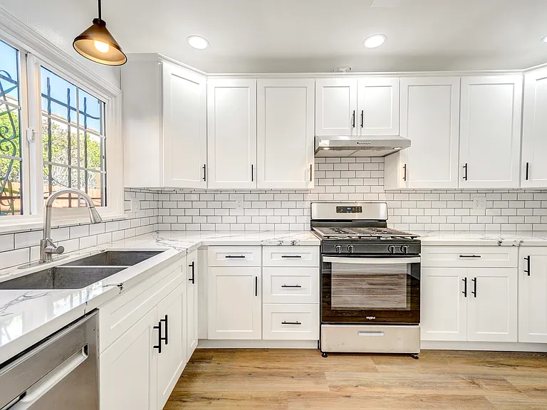 815 N Curson Ave — Photo 46