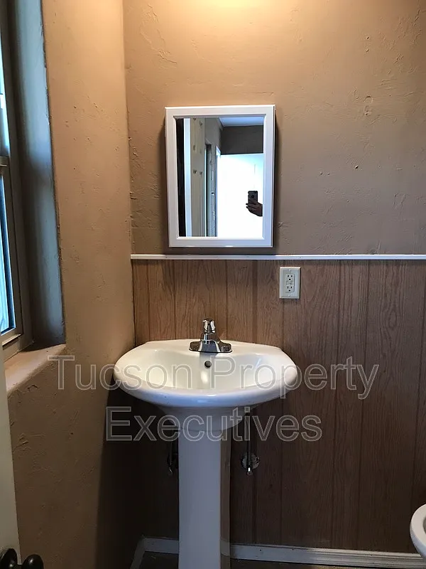 Studio, 1.0 bath, 350 sqft, $700 — Photo 4