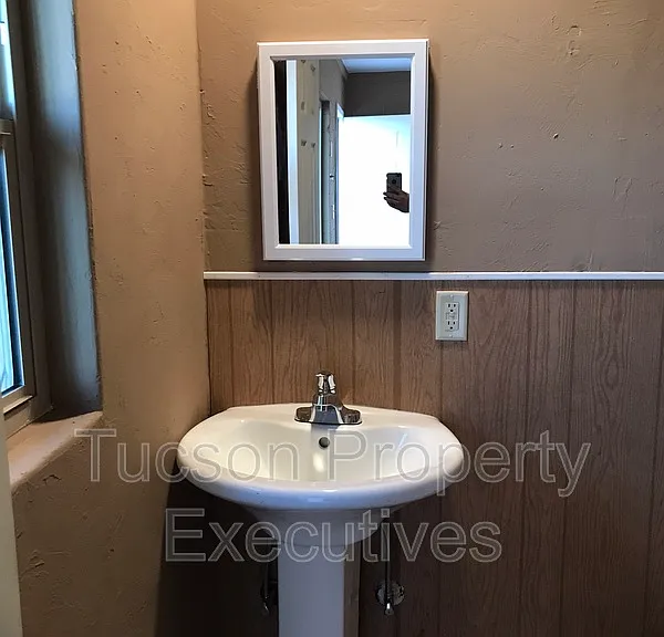 232 W Flores St #8 — Photo 4
