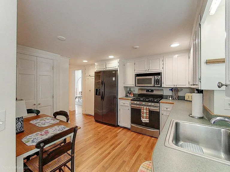 34 Catherine St #A — Photo 10