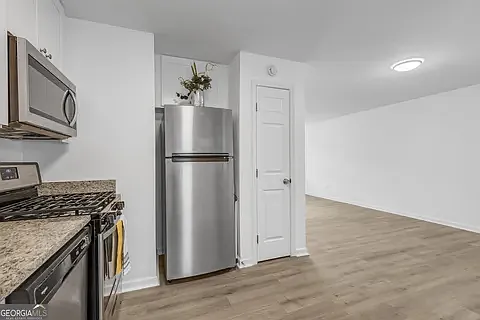 2 bed, 886 sqft, $1,650 — Photo 2