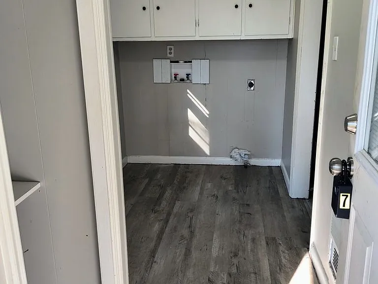 204 Allen St — Photo 11