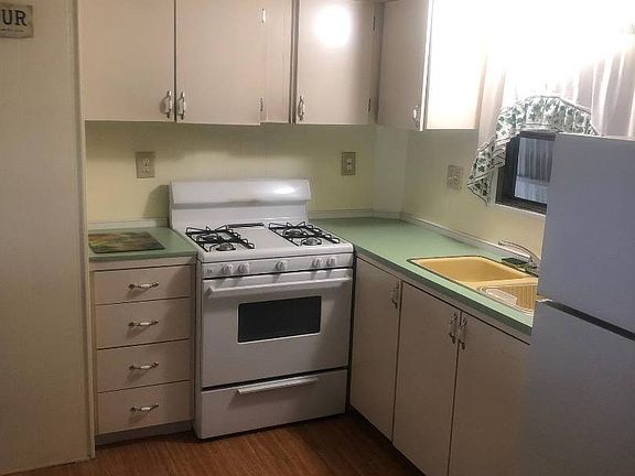 5th image of 85 Bridgette Blvd