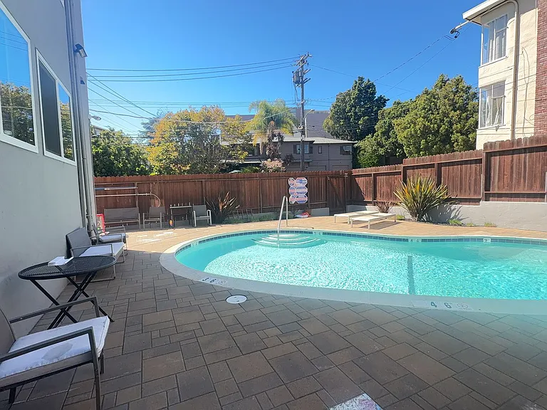 406 Van Buren Ave — Photo 7