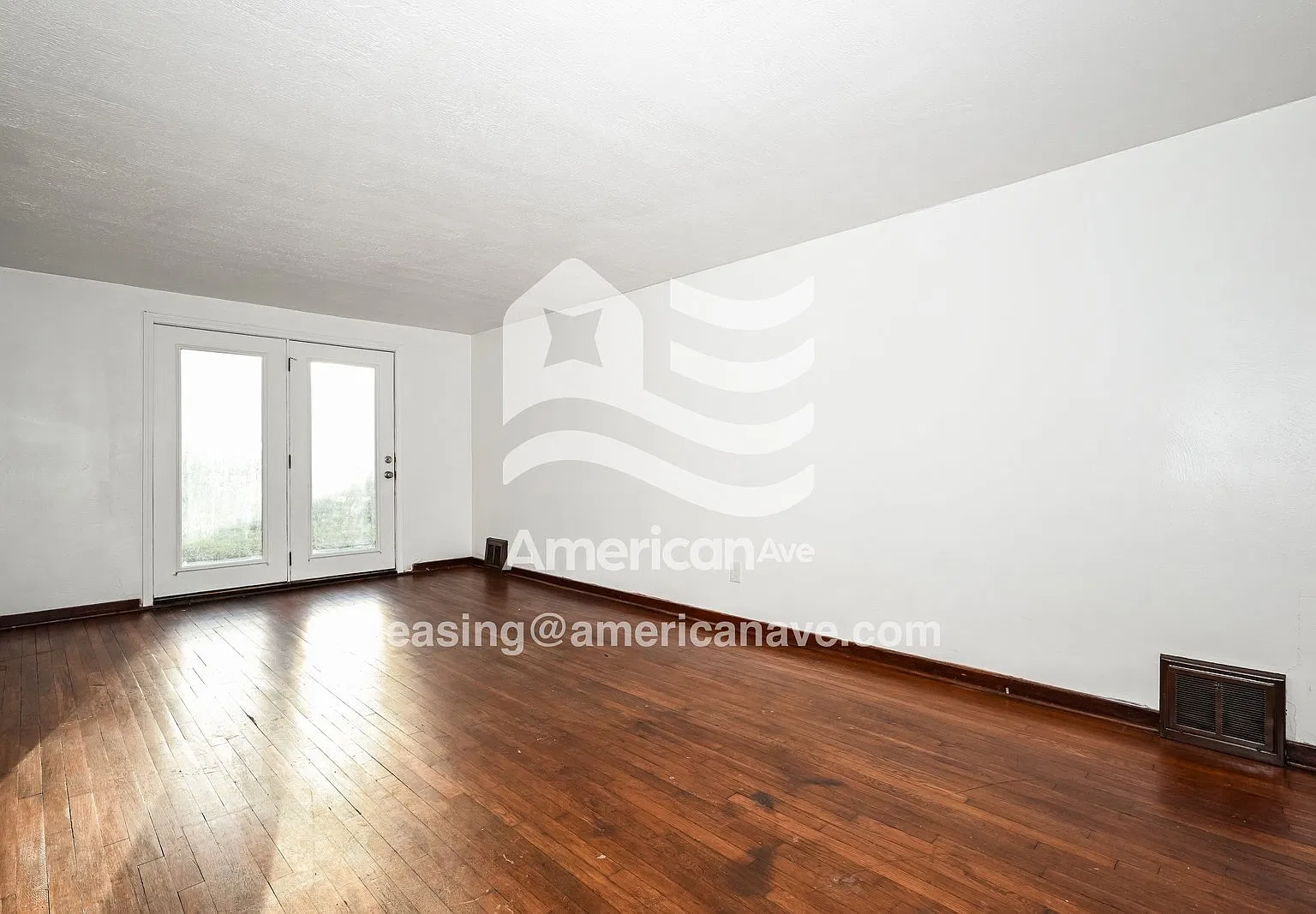 3 bed, 1.0 bath, 1120 sqft, $1,897 — Photo 2