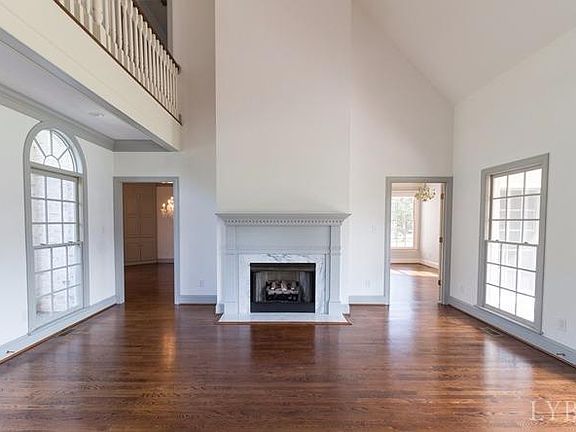 3rd image of 308 St Andrews Cir