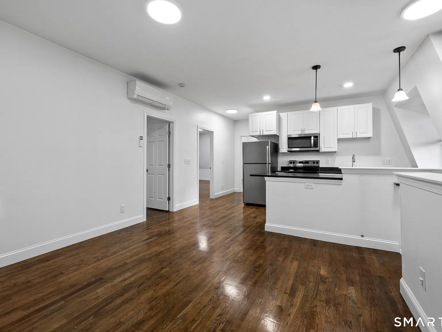 3 bed, 1.0 bath, 850 sqft, $2,200 — Photo 2