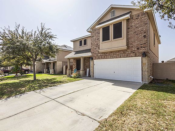 2nd image of 211 Washingtonia Dr