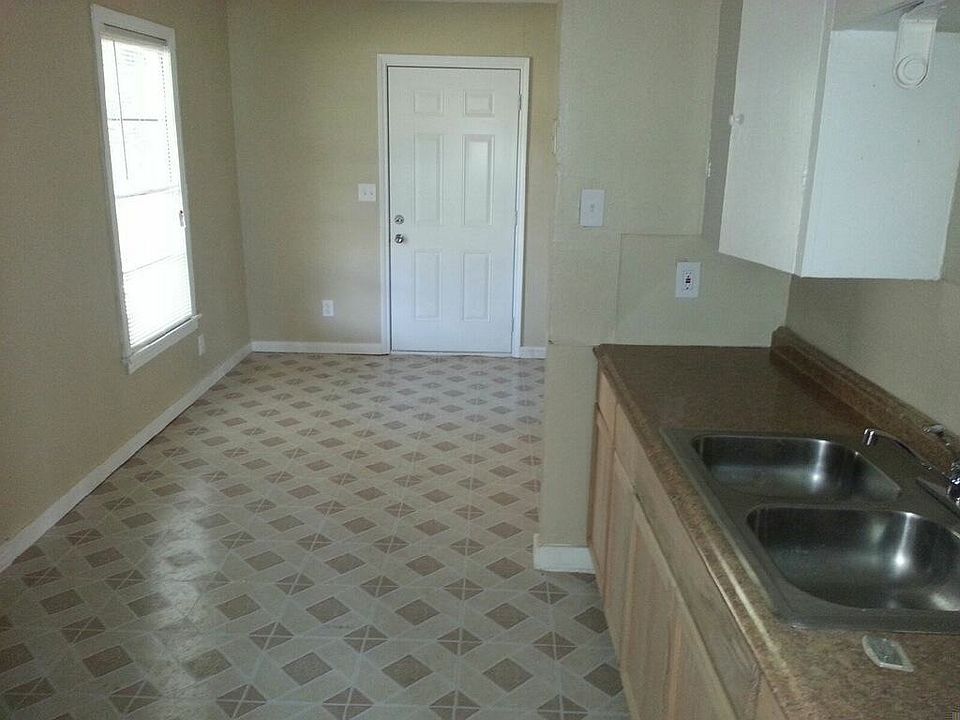 2nd image of 2543 Lobdell St