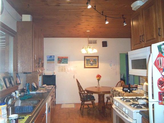 5th image of 413 E Lake Ave