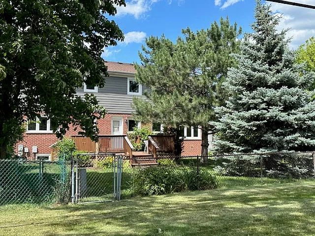 1107 E Ardyce Ln — Photo 2